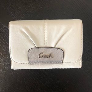 Coach White Ashley Leather Compact Clutch Wallet